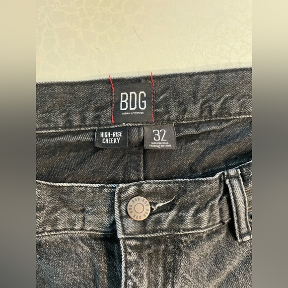 BDG high rise cheeky shorts - Picture 3 of 3